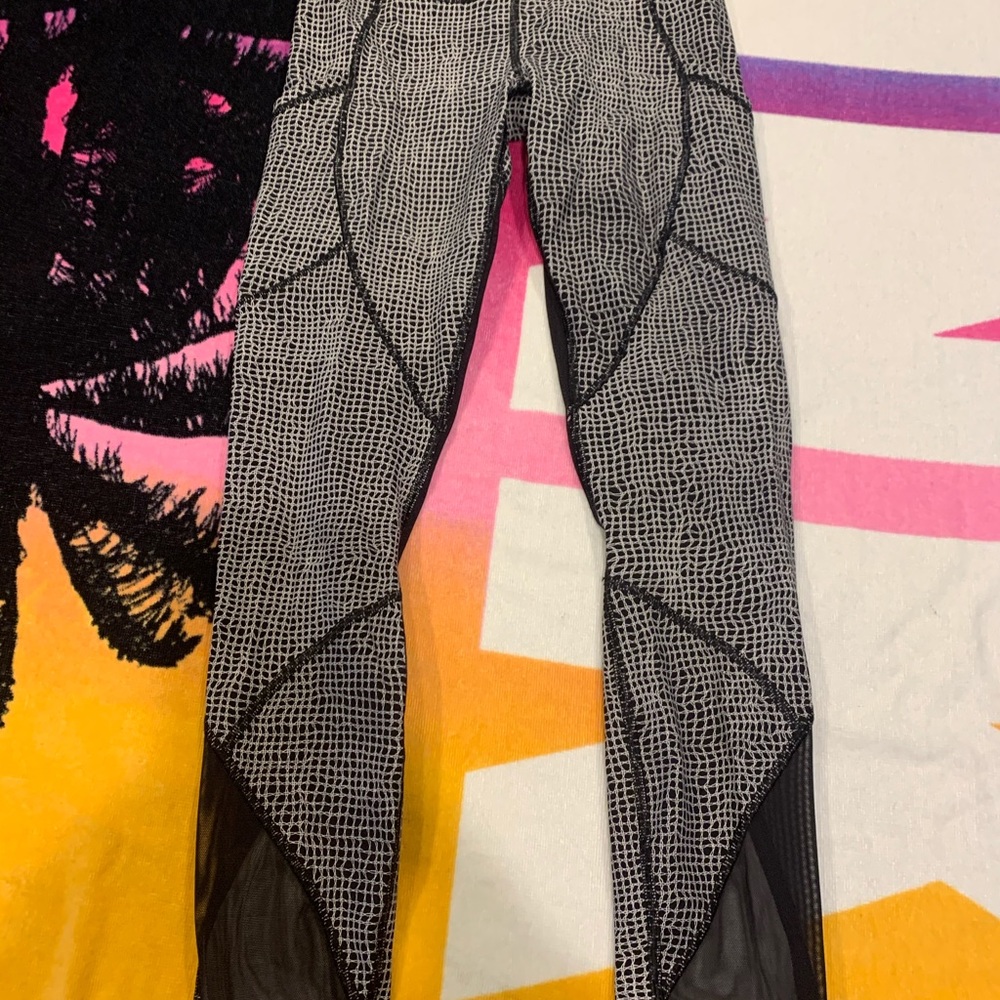 Like New LuLuLemon Athletica Black/White Leggings - Picture 2 of 11